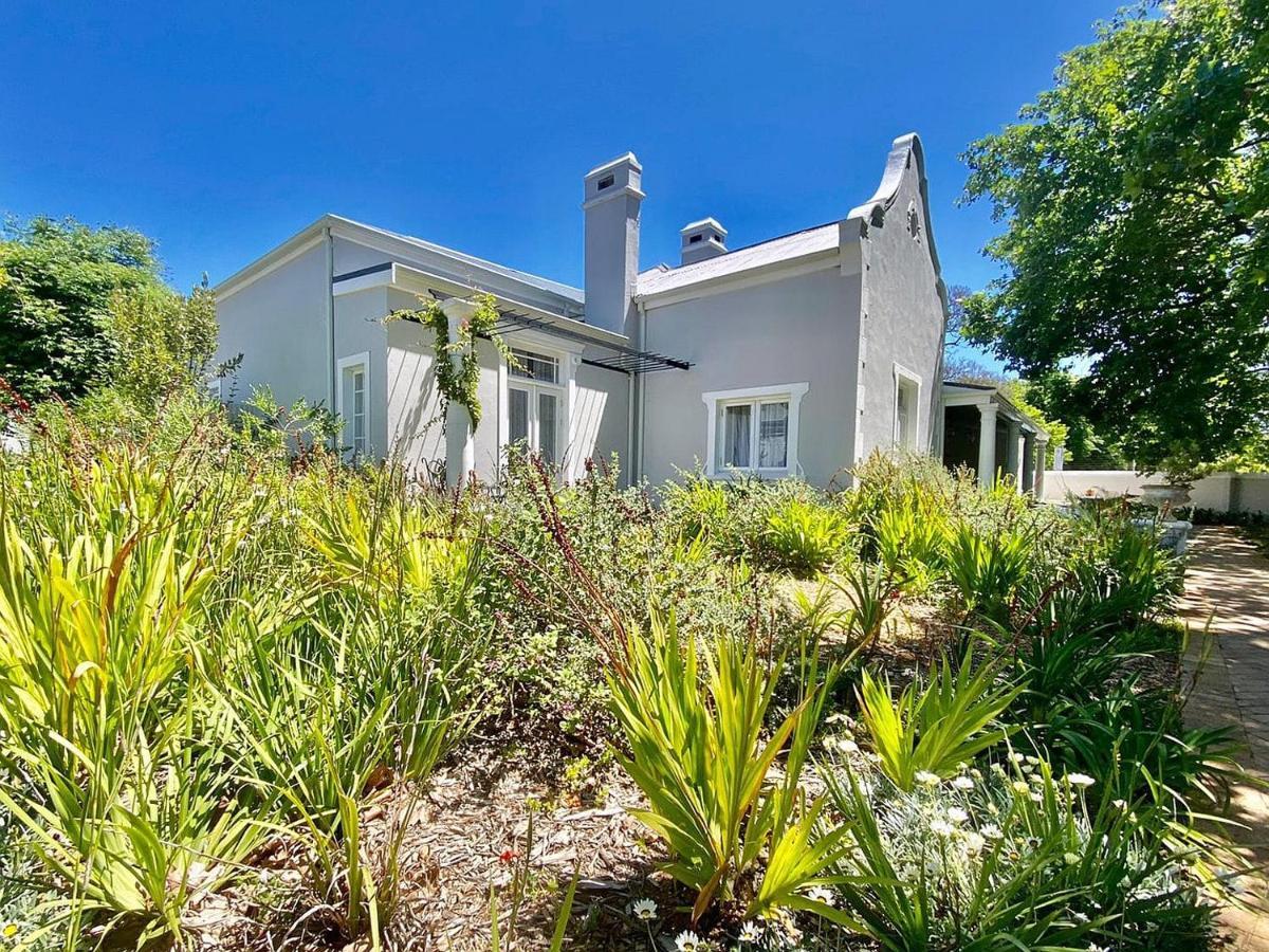 Banhoek Corner Guesthouse Stellenbosch Exterior photo